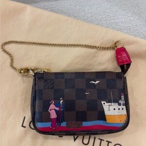 Authentic Louis Vuitton limited edition. Pochette trunk mini